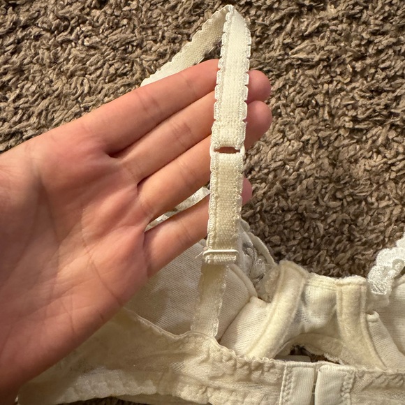 ⭐️3 for $30 | Vintage Victorias Secret Off white Mesh Bra with Floral Embroidery - Picture 7 of 7
